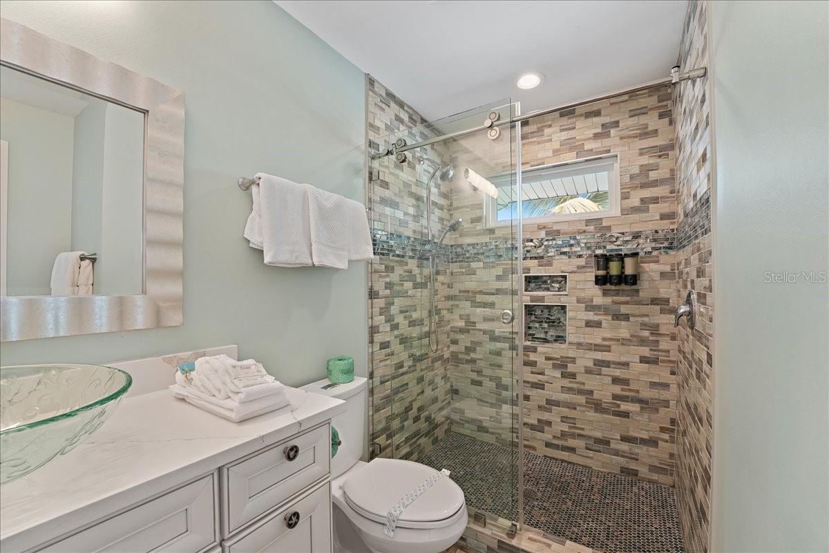 111 CEDAR AVE, ANNA MARIA, FL — photo 37
