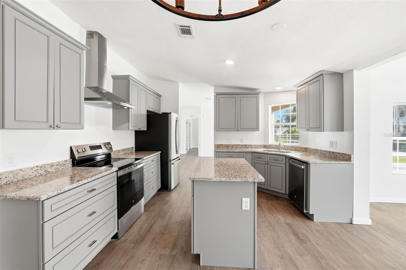 5180 LEXINGTON CIR, WILDWOOD, FL — photo 5