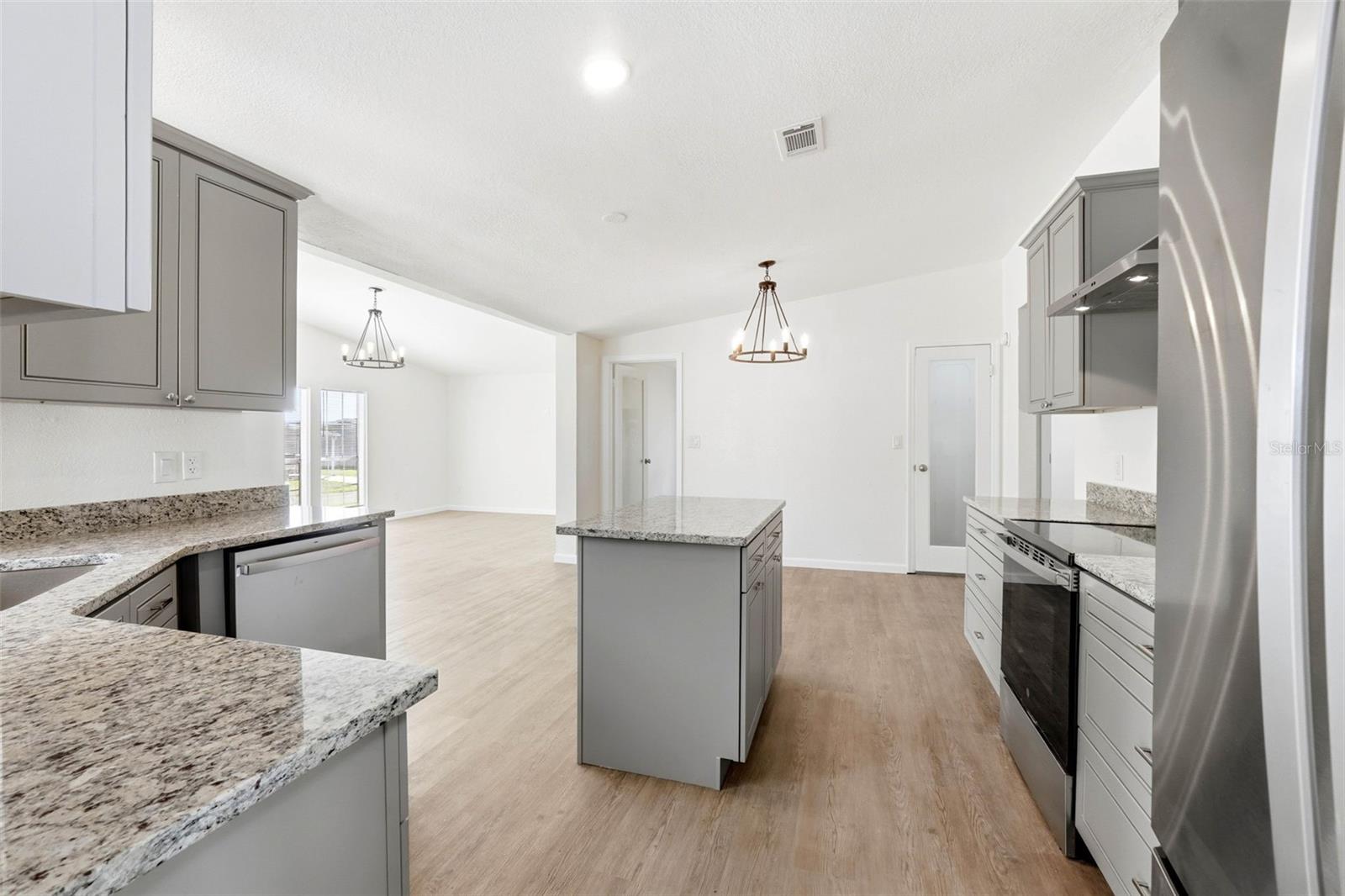 5180 LEXINGTON CIR, WILDWOOD, FL — photo 11