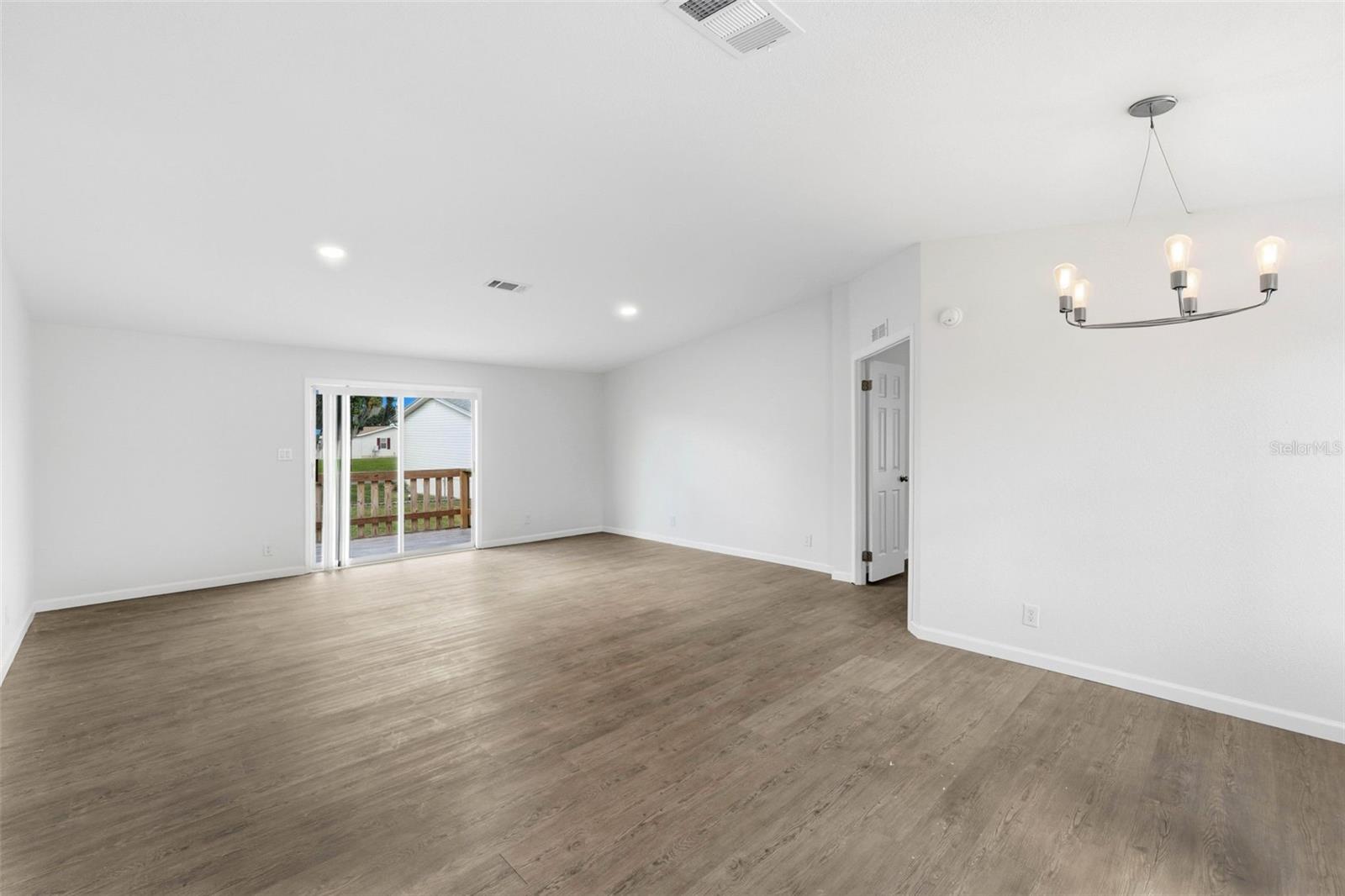 5180 LEXINGTON CIR, WILDWOOD, FL — photo 31