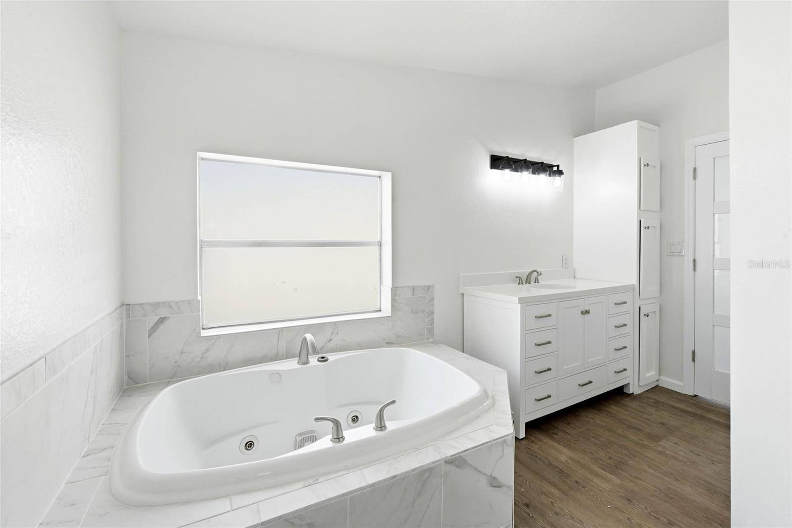5180 LEXINGTON CIR, WILDWOOD, FL — photo 54