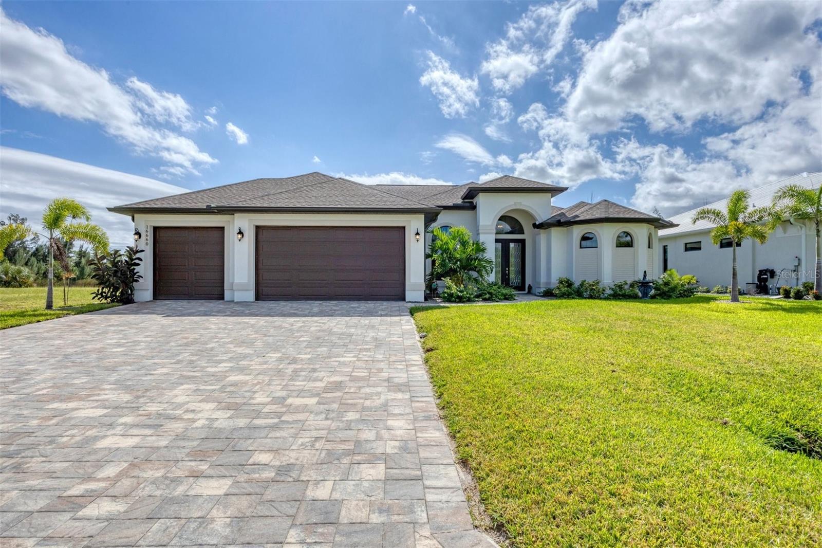 16660 LIGGETT CIR, PORT CHARLOTTE, FL