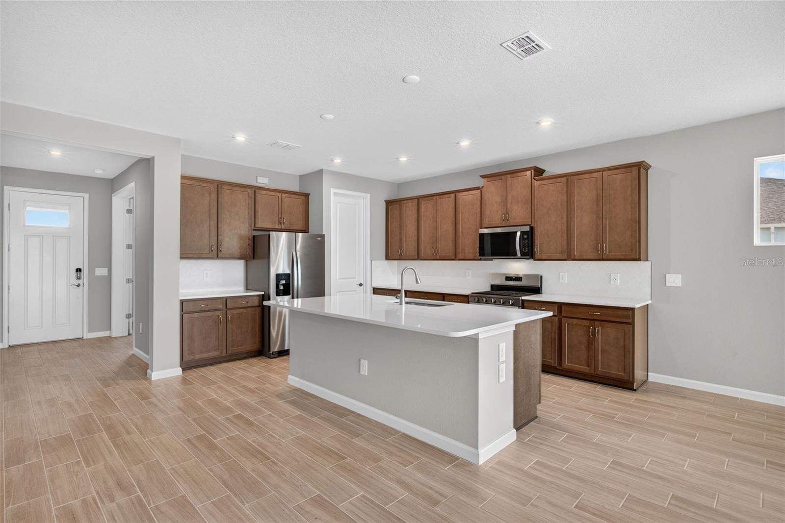 9240 DERBYSHIRE DR, PARRISH, FL — photo 7