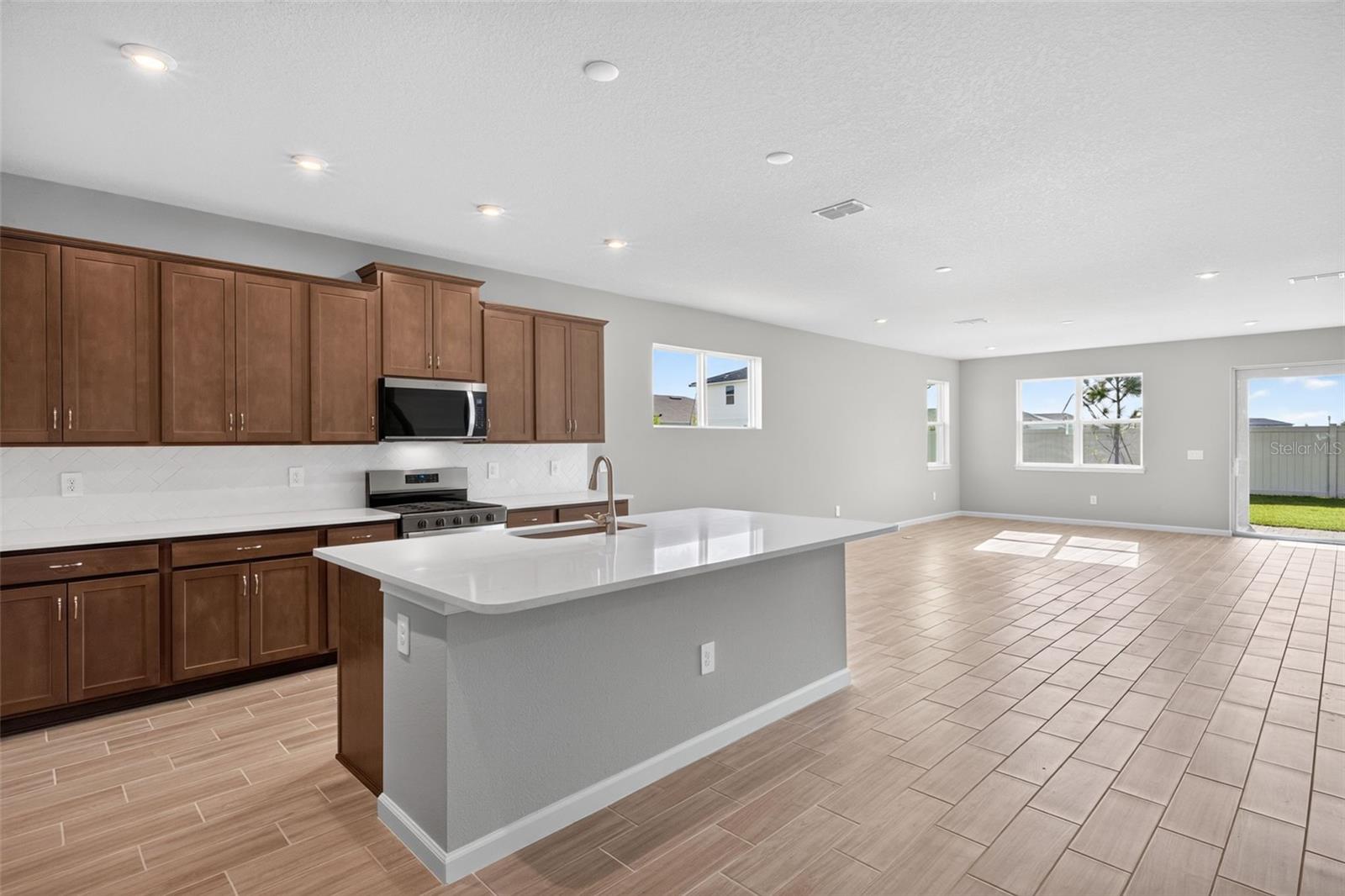 9240 DERBYSHIRE DR, PARRISH, FL — photo 8