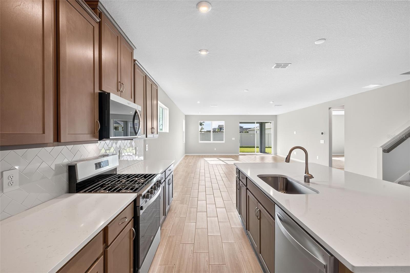 9240 DERBYSHIRE DR, PARRISH, FL — photo 9