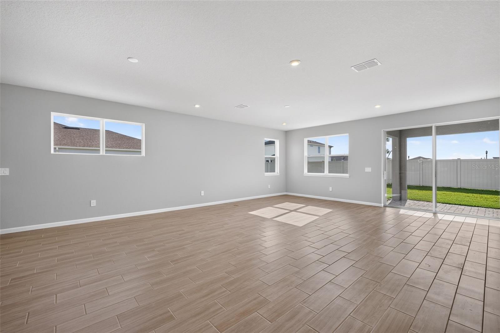 9240 DERBYSHIRE DR, PARRISH, FL — photo 11
