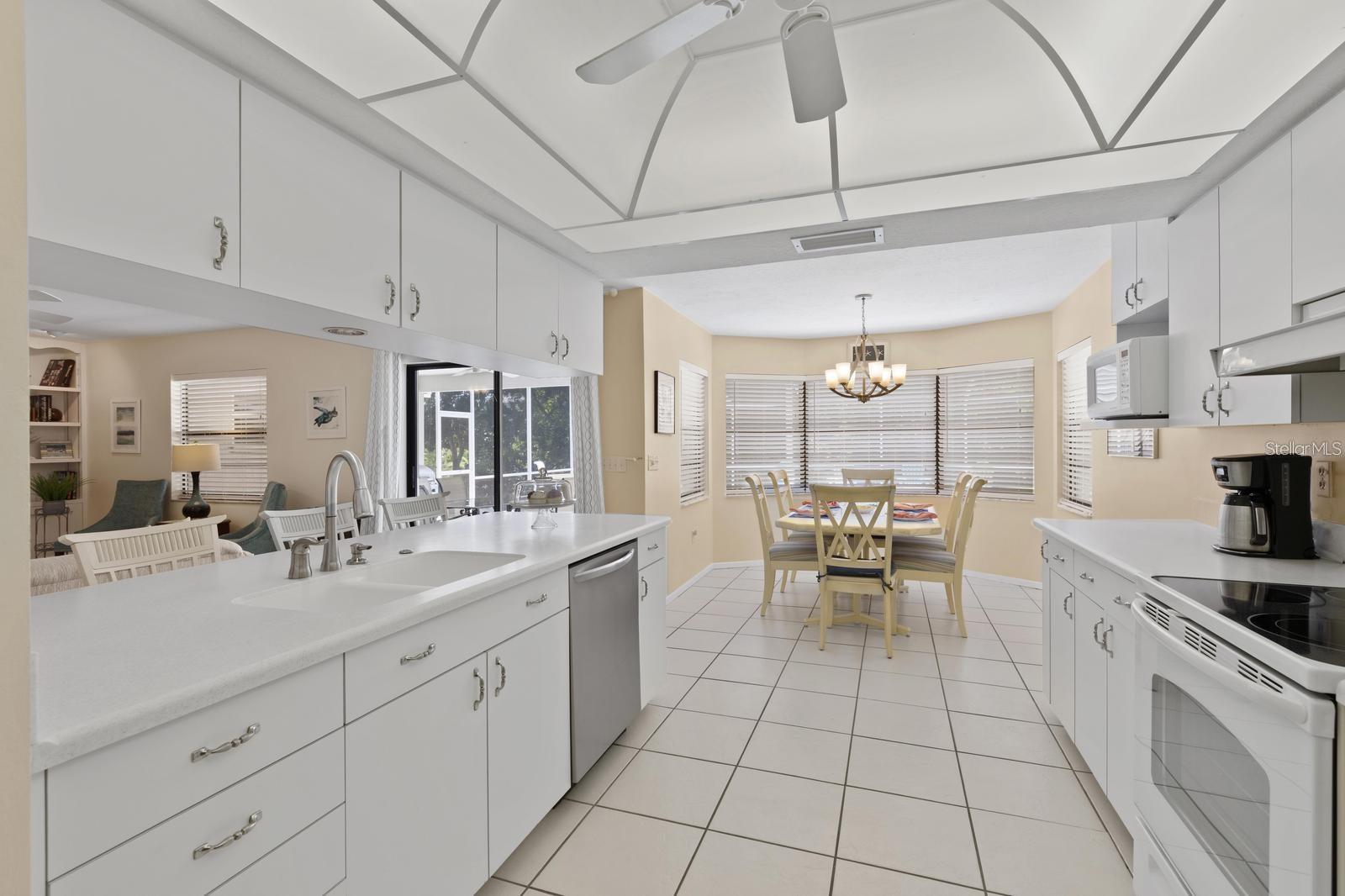 1895 BUCCANEER CIR, SARASOTA, FL — photo 4