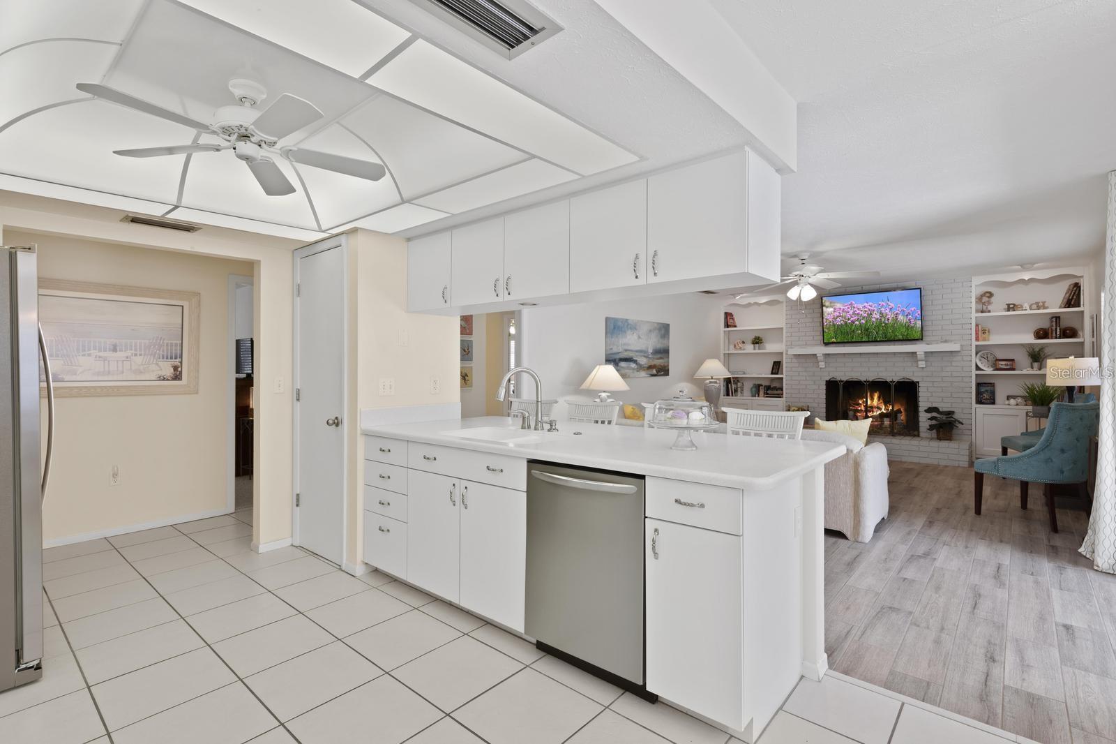 1895 BUCCANEER CIR, SARASOTA, FL — photo 11