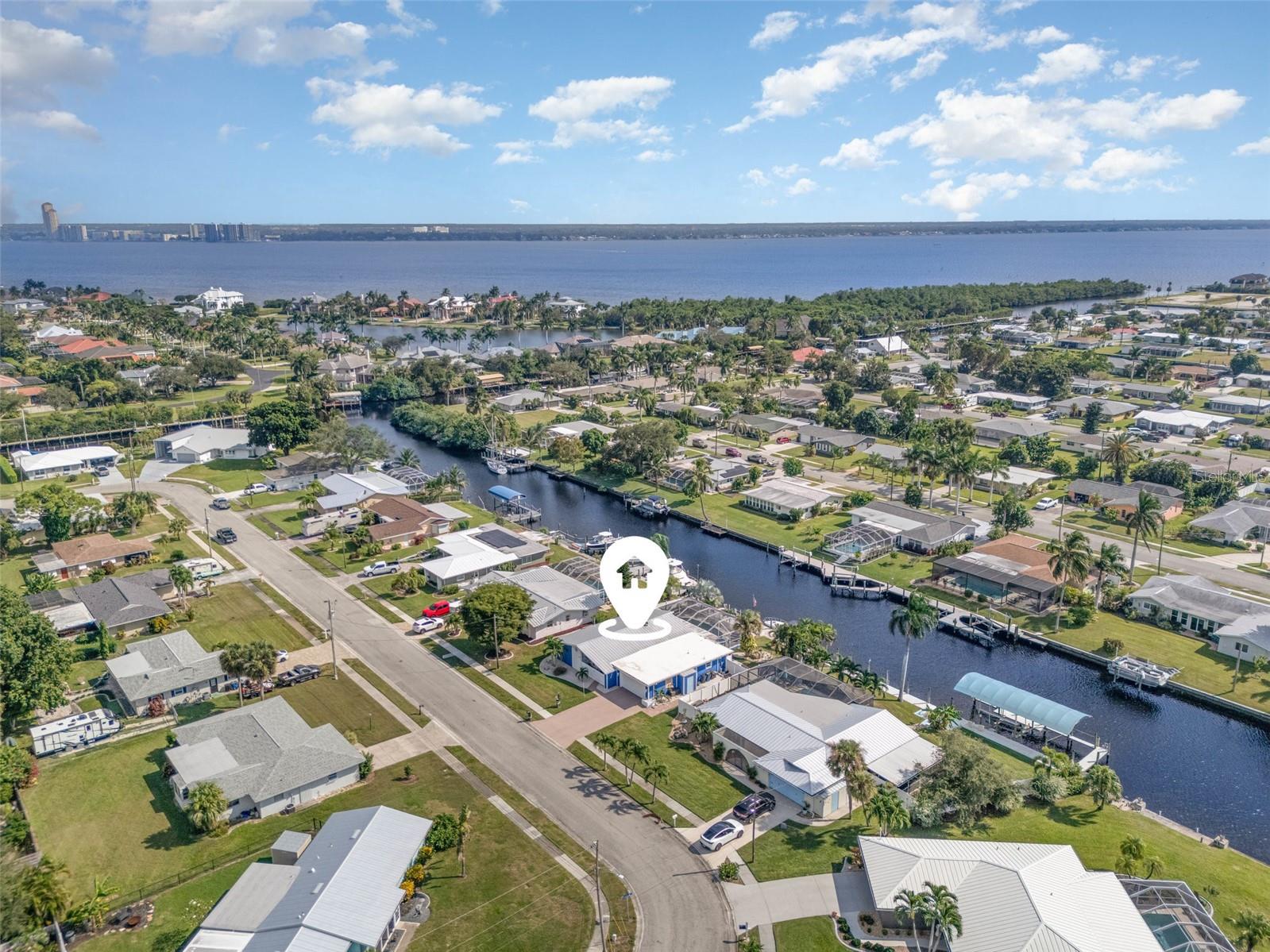 1661 SWAN TER, NORTH FORT MYERS, FL — photo 2
