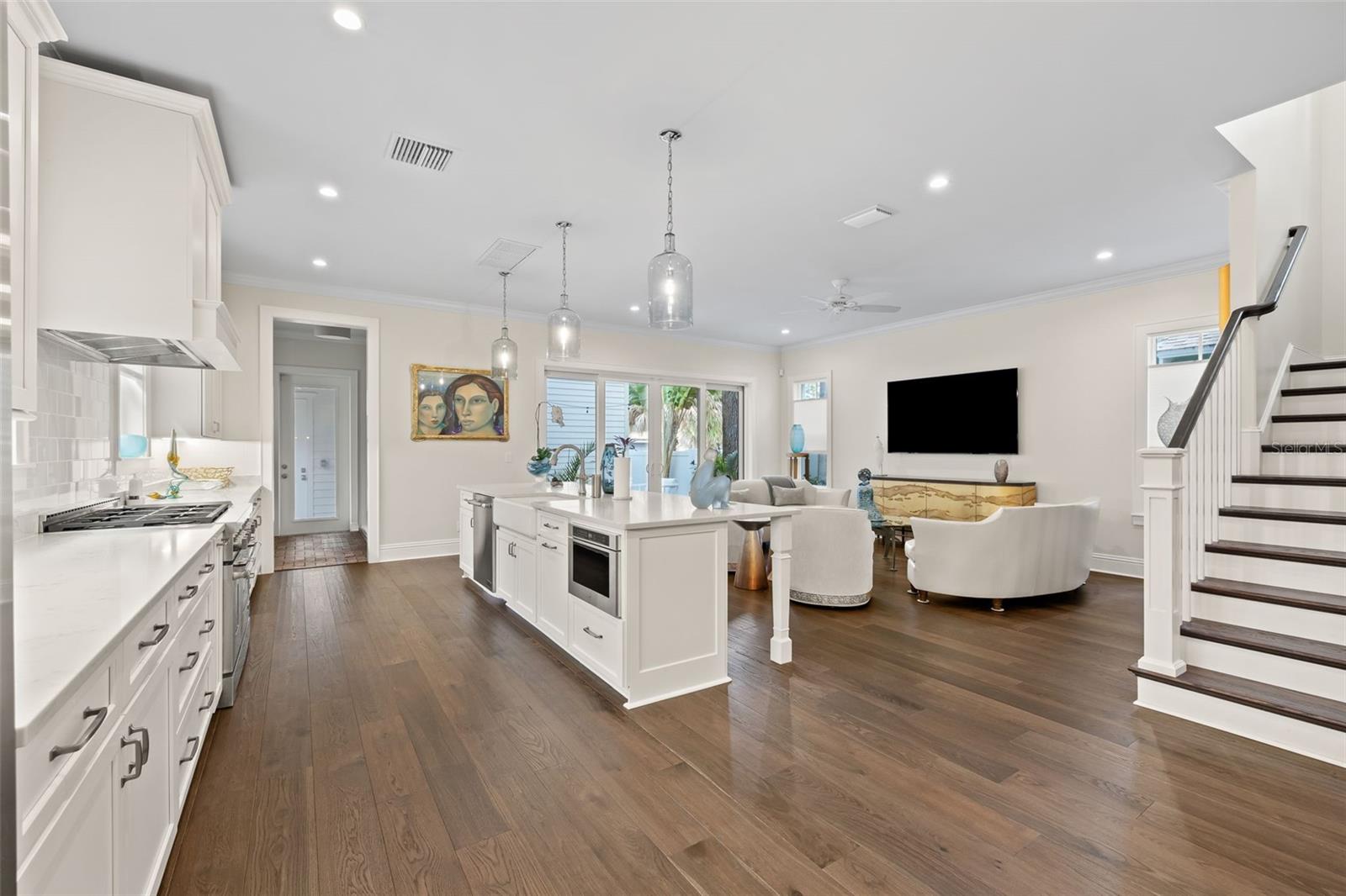 319 12TH AVE NE, ST PETERSBURG, FL — photo 37