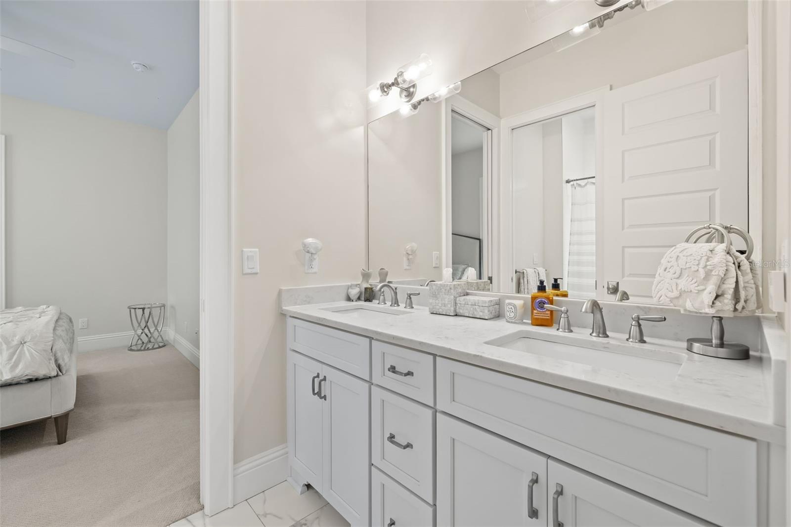 319 12TH AVE NE, ST PETERSBURG, FL — photo 92
