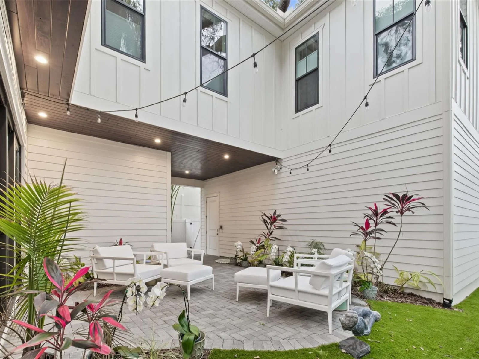 319 12TH AVE NE, ST PETERSBURG, FL — photo 110