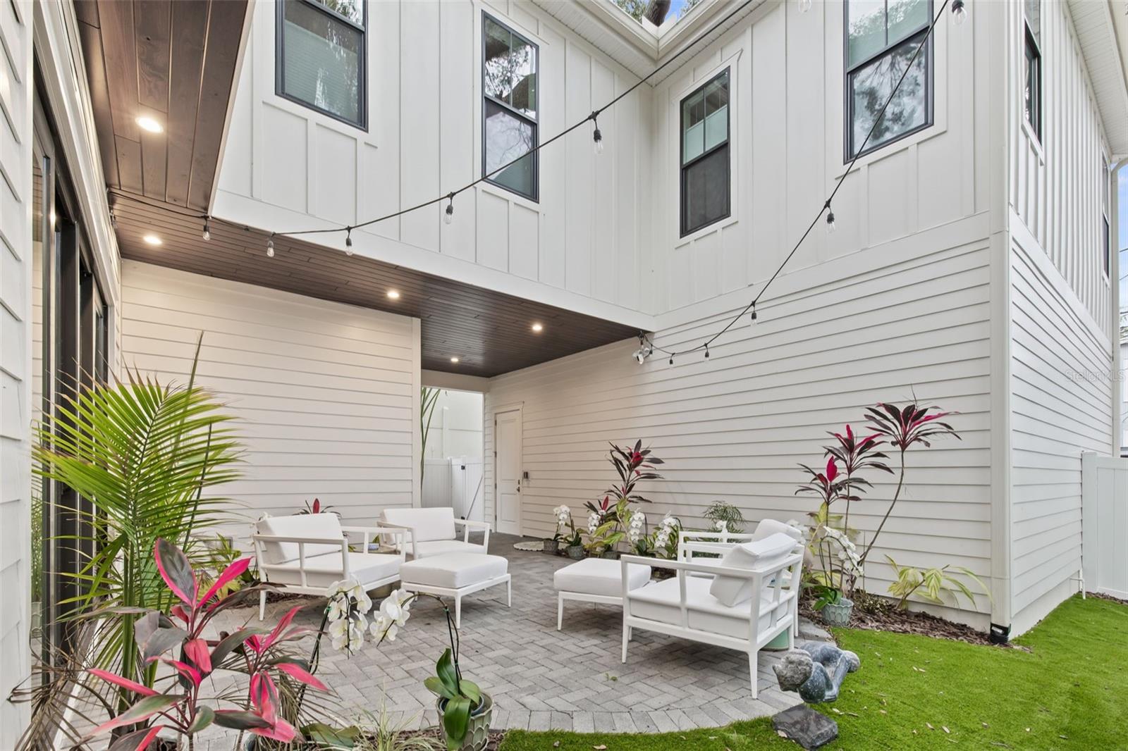 319 12TH AVE NE, ST PETERSBURG, FL — photo 109