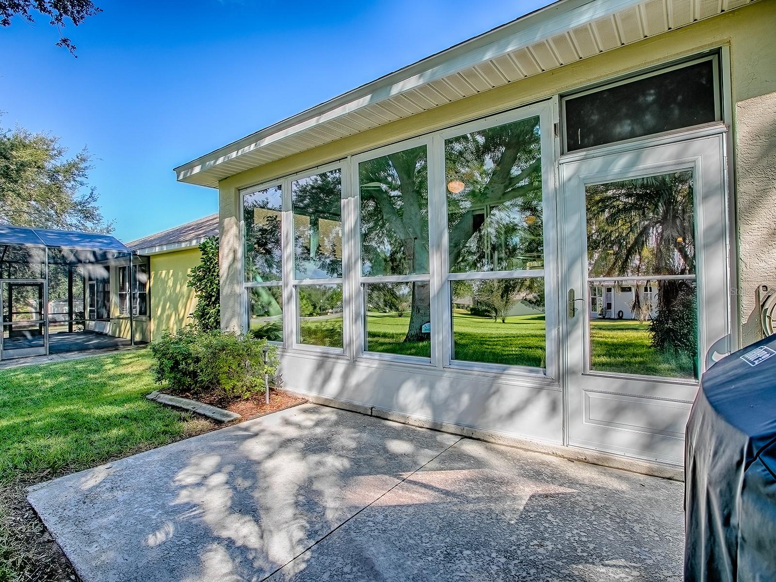 3592 TROPICAL SEAS LOOP, TAVARES, FL — photo 70