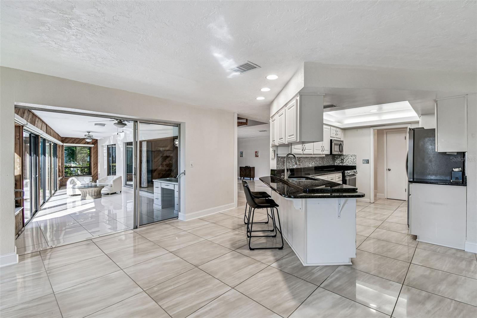 10073 S YACHT CLUB DR, TREASURE ISLAND, FL — photo 11
