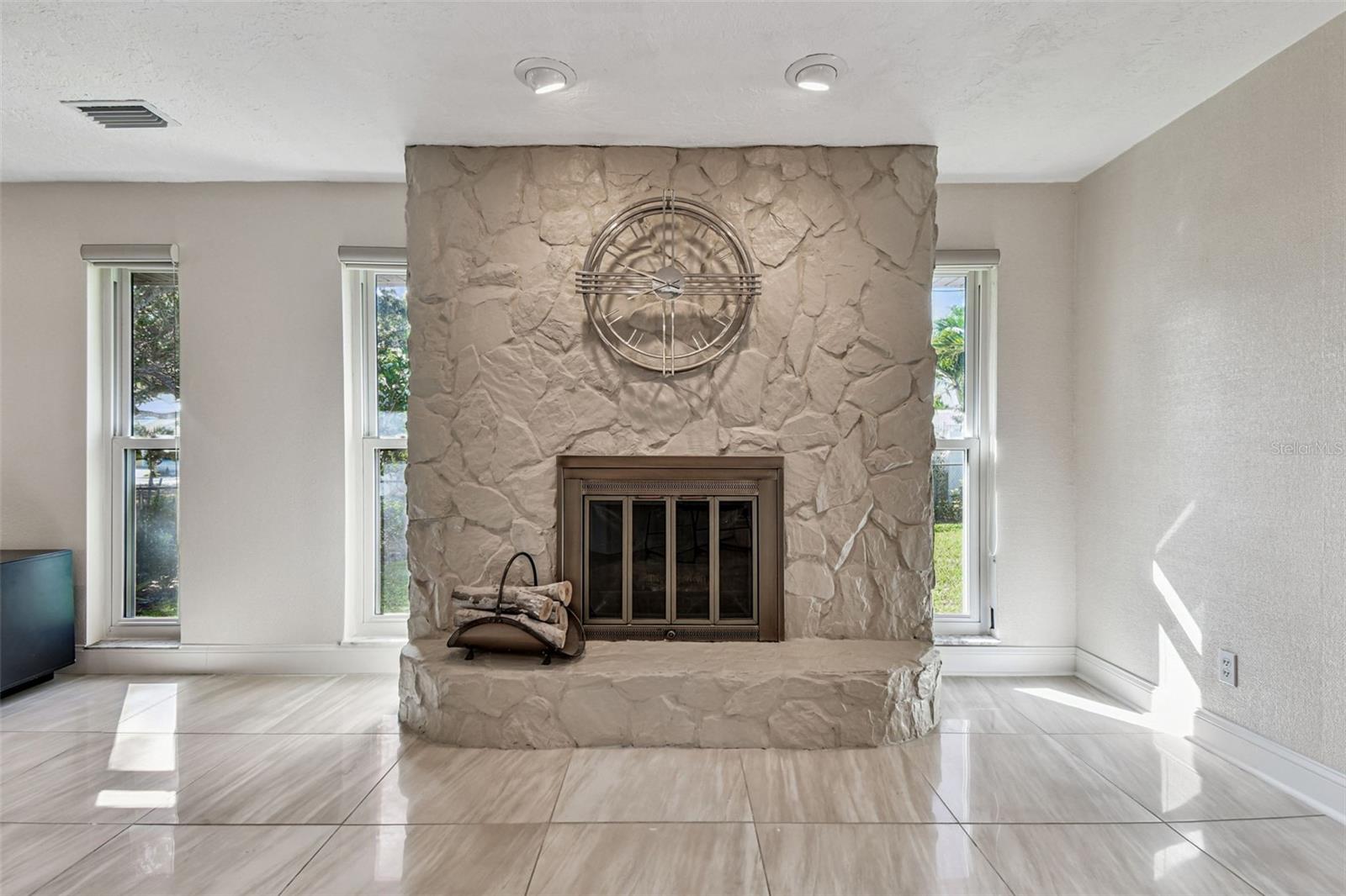 10073 S YACHT CLUB DR, TREASURE ISLAND, FL — photo 20