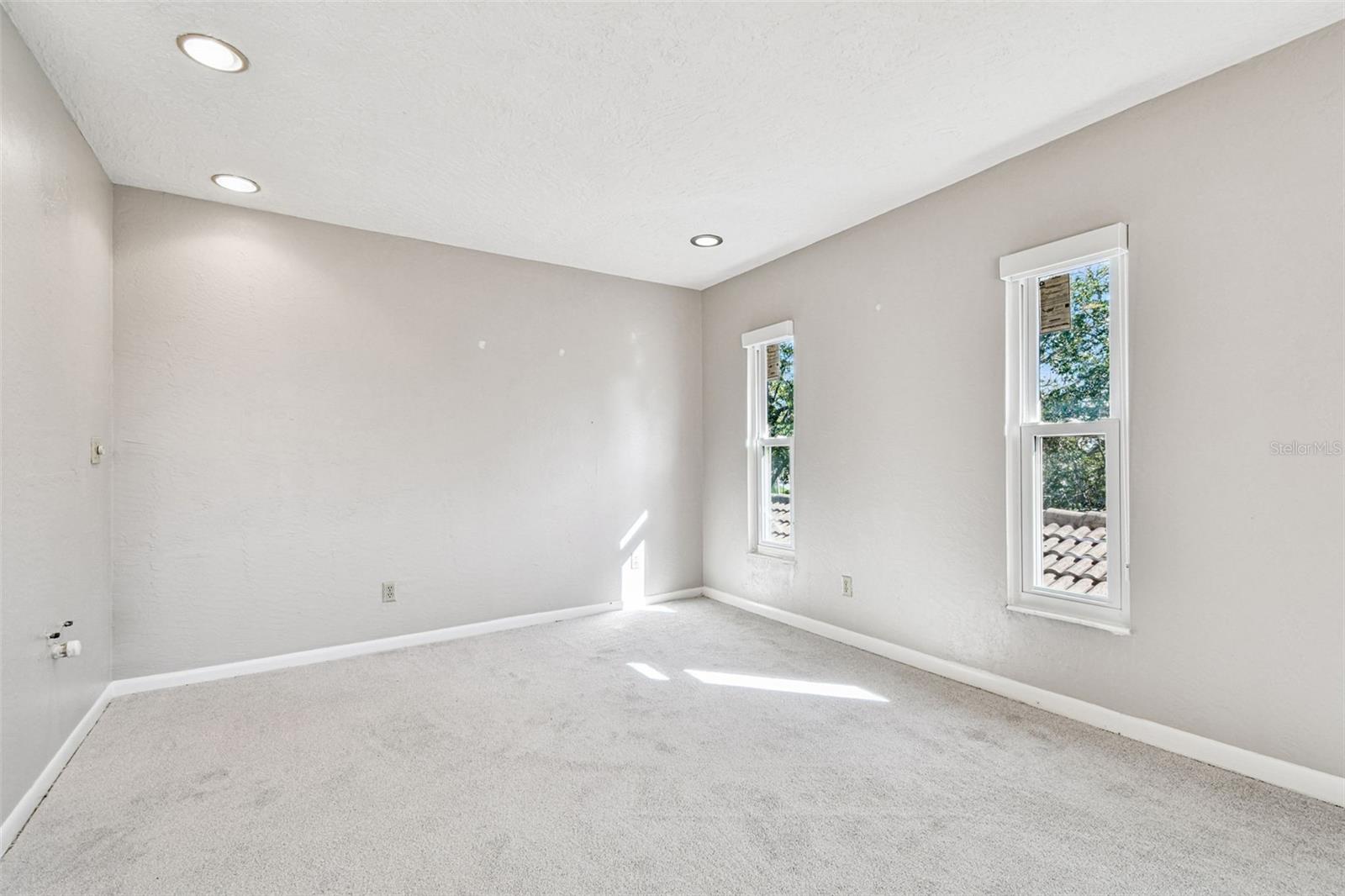 10073 S YACHT CLUB DR, TREASURE ISLAND, FL — photo 35