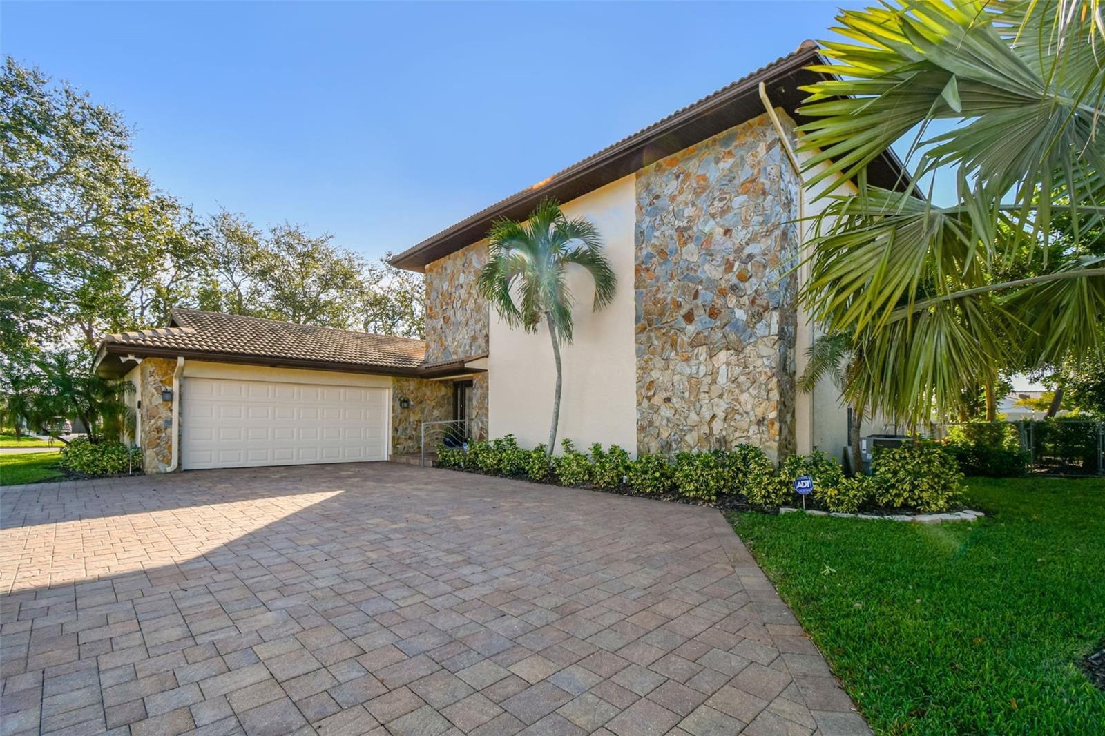 10073 S YACHT CLUB DR, TREASURE ISLAND, FL — photo 2