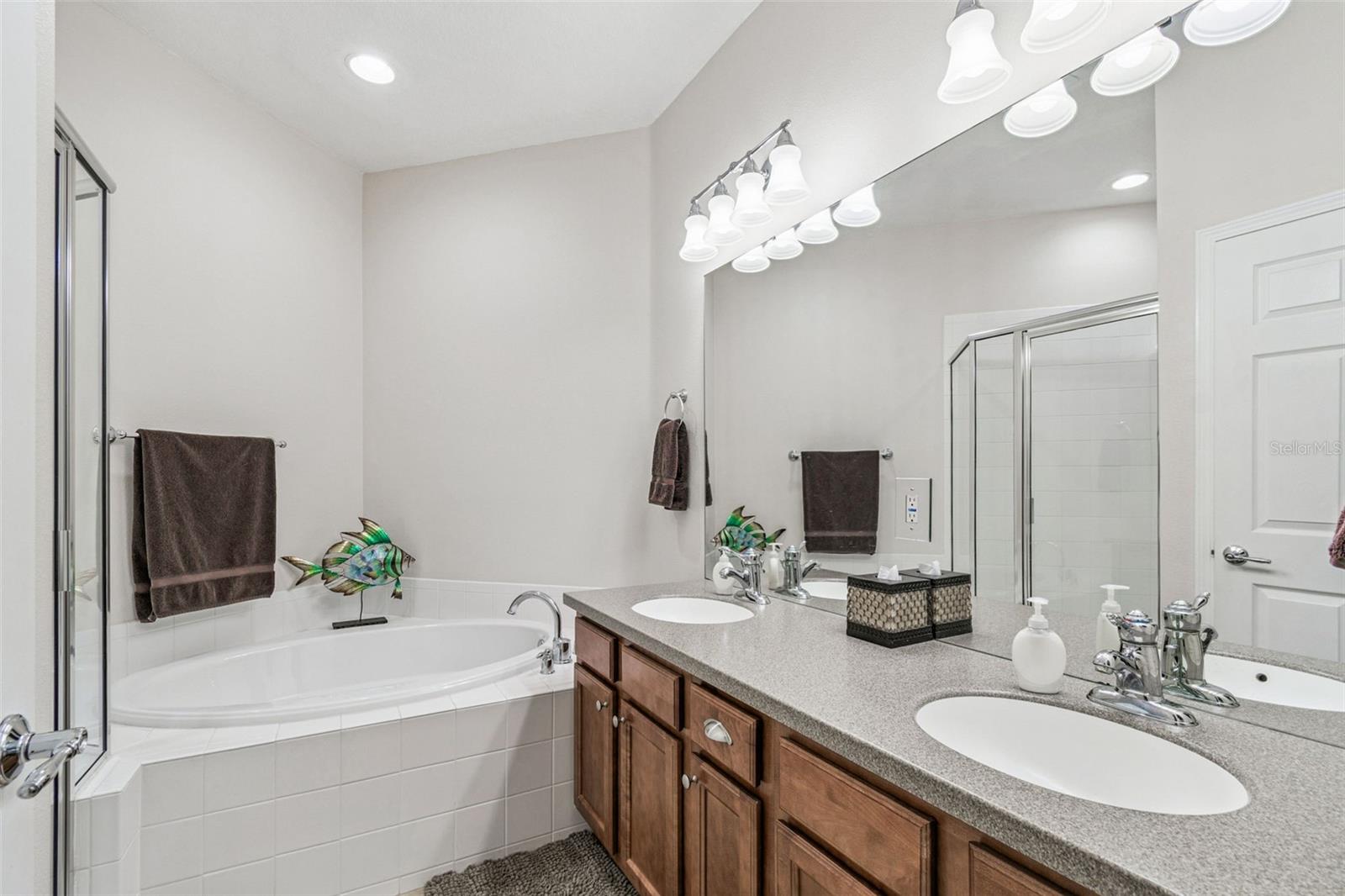 841 LANTERN WAY #202, CLEARWATER, FL — photo 47