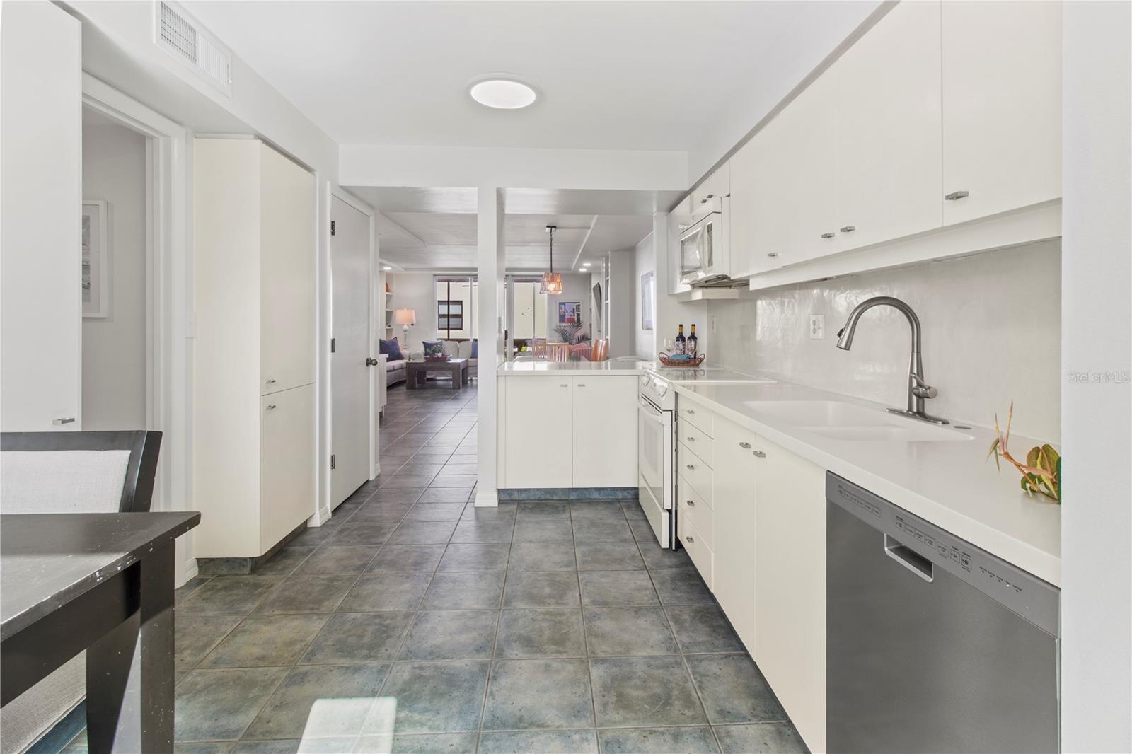 829 BAYPORT WAY #829, LONGBOAT KEY, FL — photo 21