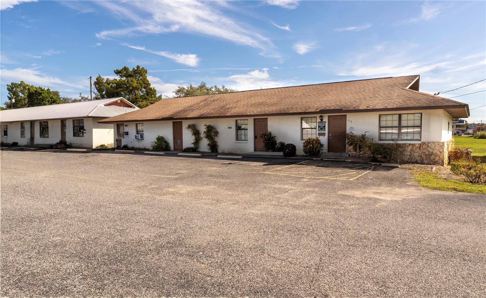 915 E ALFRED ST, TAVARES, FL