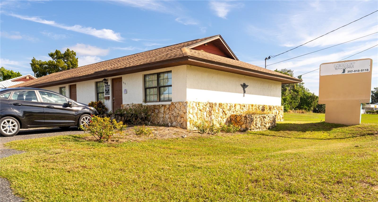 915 E ALFRED ST, TAVARES, FL — photo 3