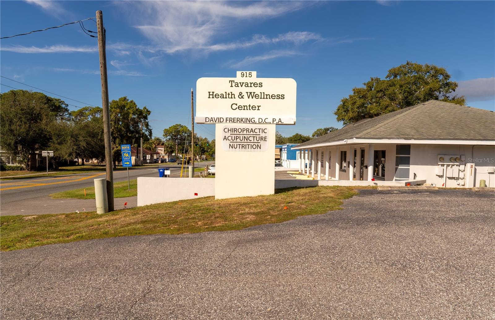 915 E ALFRED ST, TAVARES, FL — photo 10
