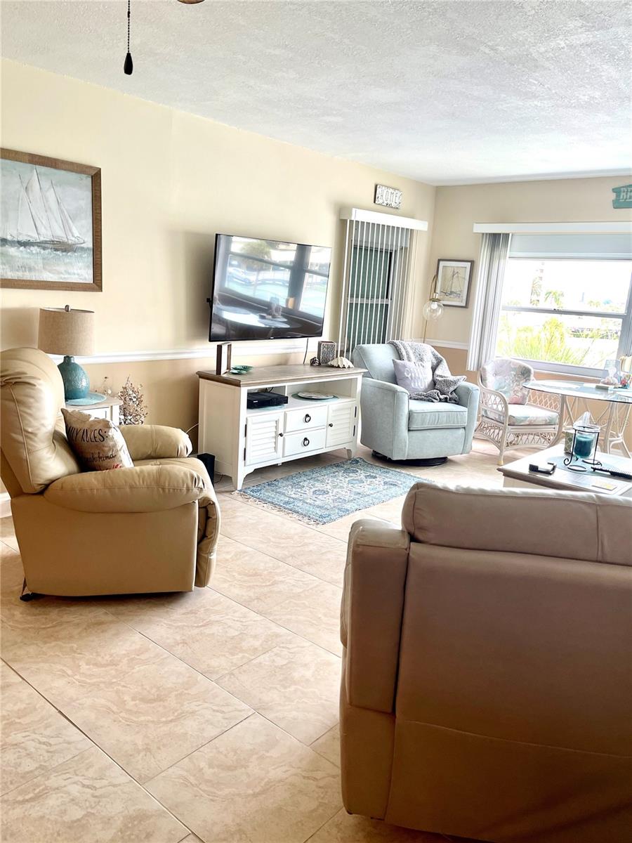4650 COVE CIR #402, ST PETERSBURG, FL — photo 11