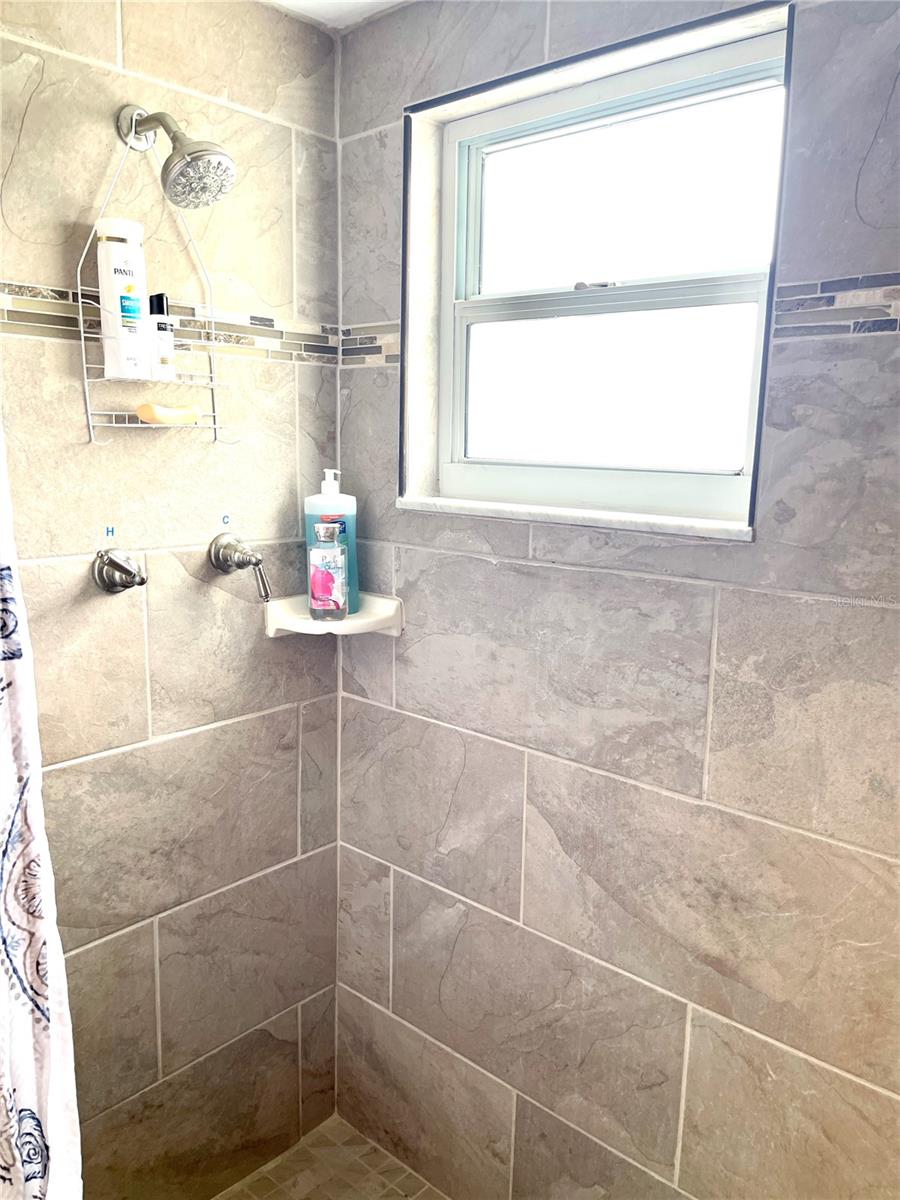 4650 COVE CIR #402, ST PETERSBURG, FL — photo 34