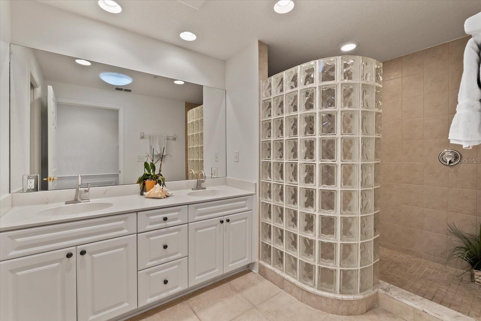 340 1ST ST N #D, ST PETERSBURG, FL — photo 26