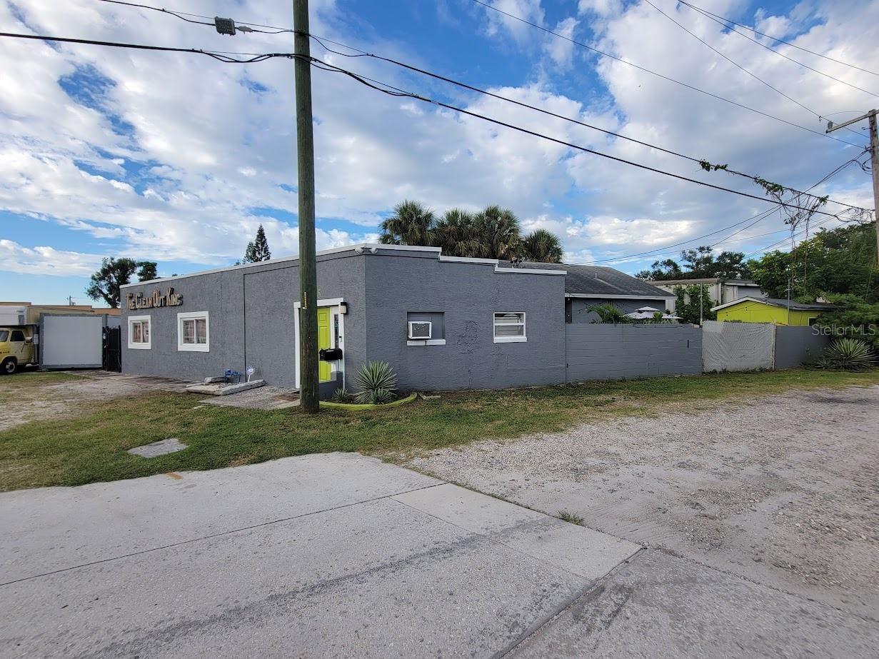 5205 HAINES RD N, ST PETERSBURG, FL — photo 2