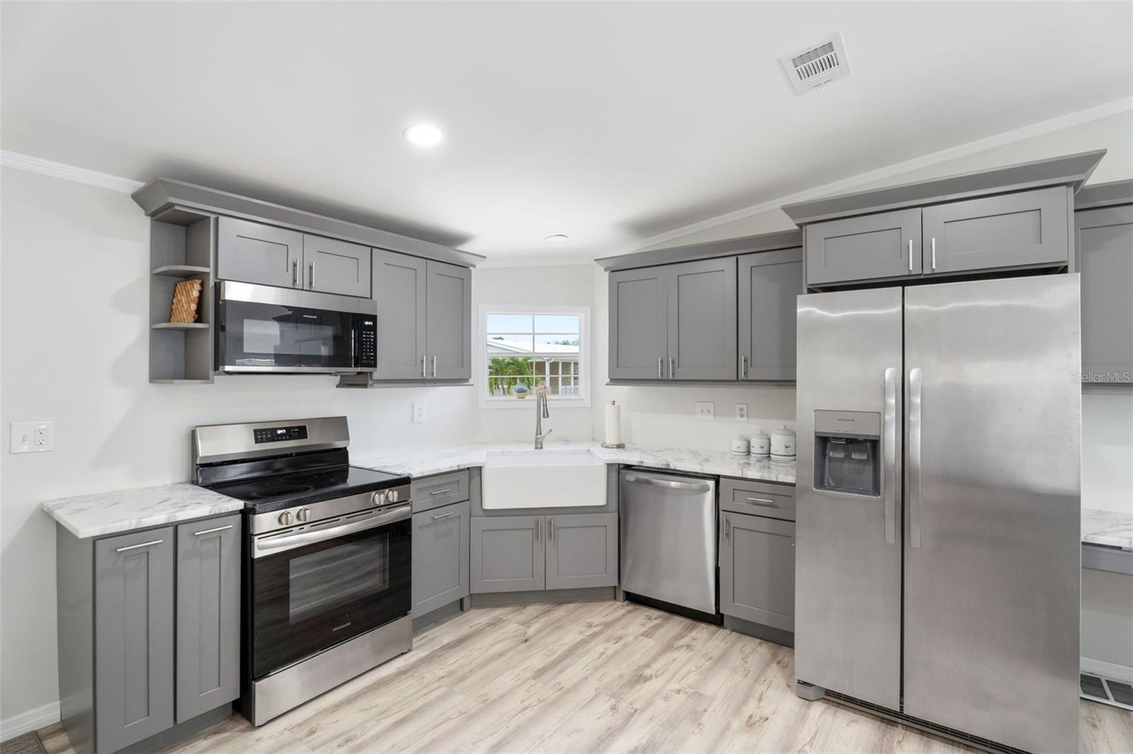 15 FREEMAN AVE, PUNTA GORDA, FL — photo 3
