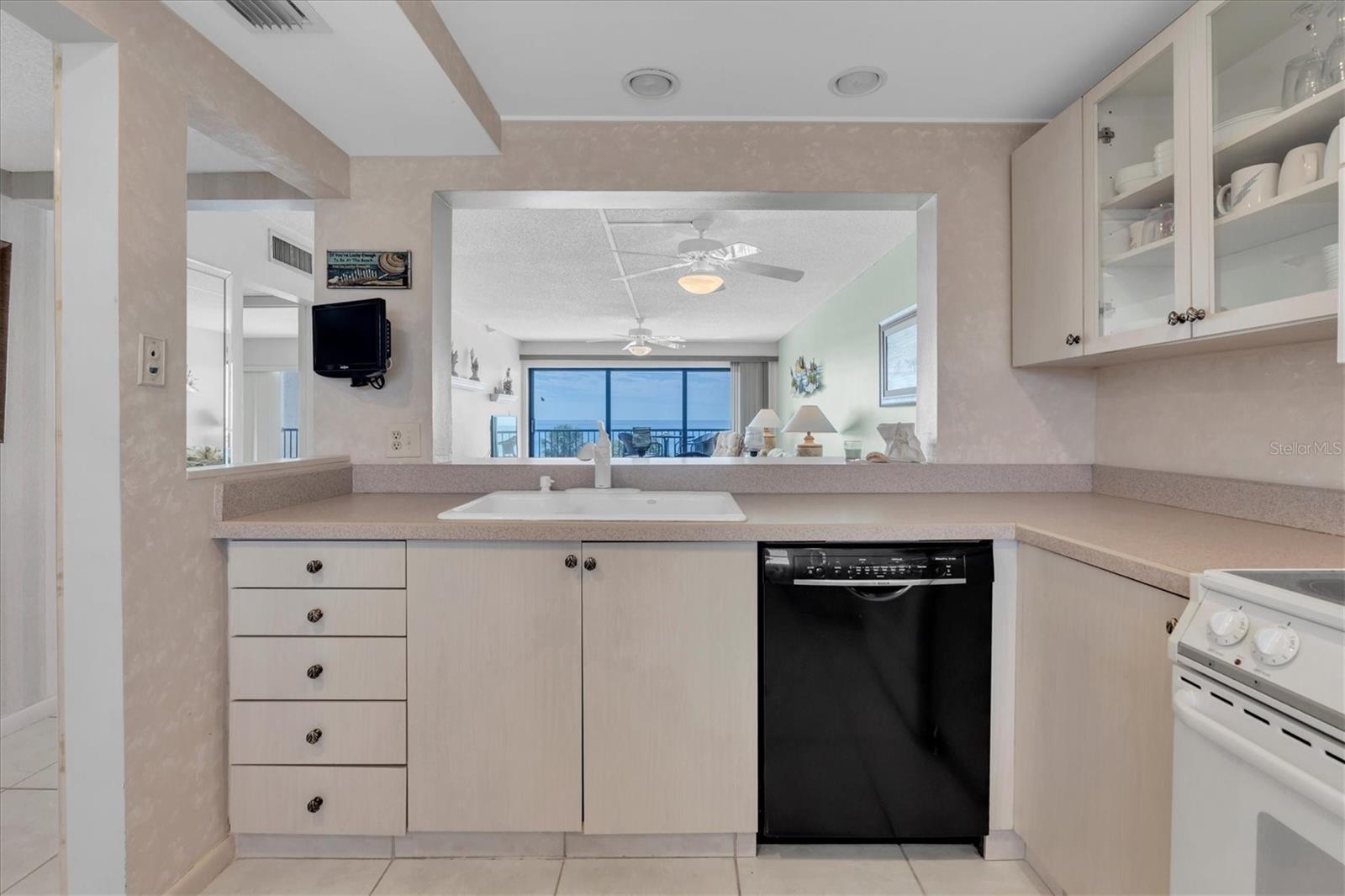 14950 GULF BLVD #402, MADEIRA BEACH, FL — photo 9
