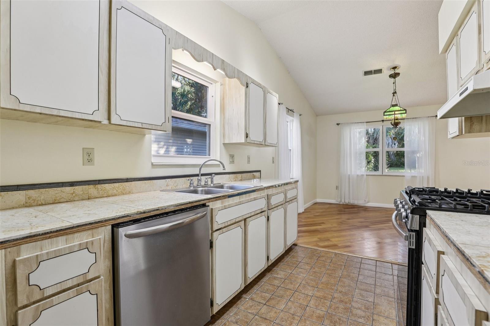 304 BRIGADOON CIR, LEESBURG, FL — photo 38