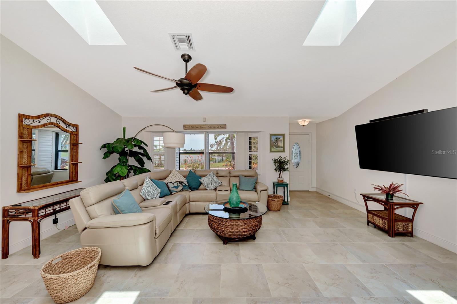8170 CASA DE MEADOWS DR, ENGLEWOOD, FL — photo 13