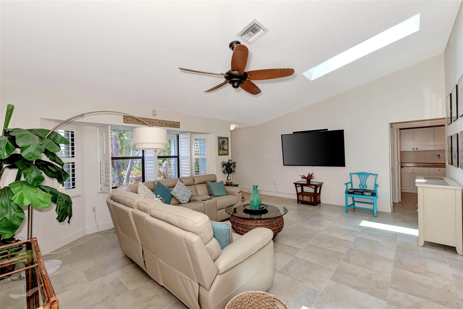 8170 CASA DE MEADOWS DR, ENGLEWOOD, FL — photo 14
