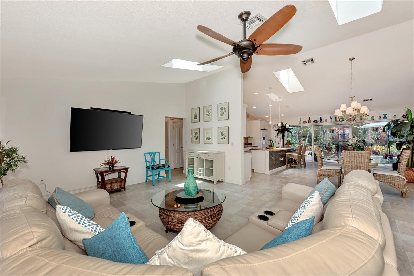 8170 CASA DE MEADOWS DR, ENGLEWOOD, FL — photo 15