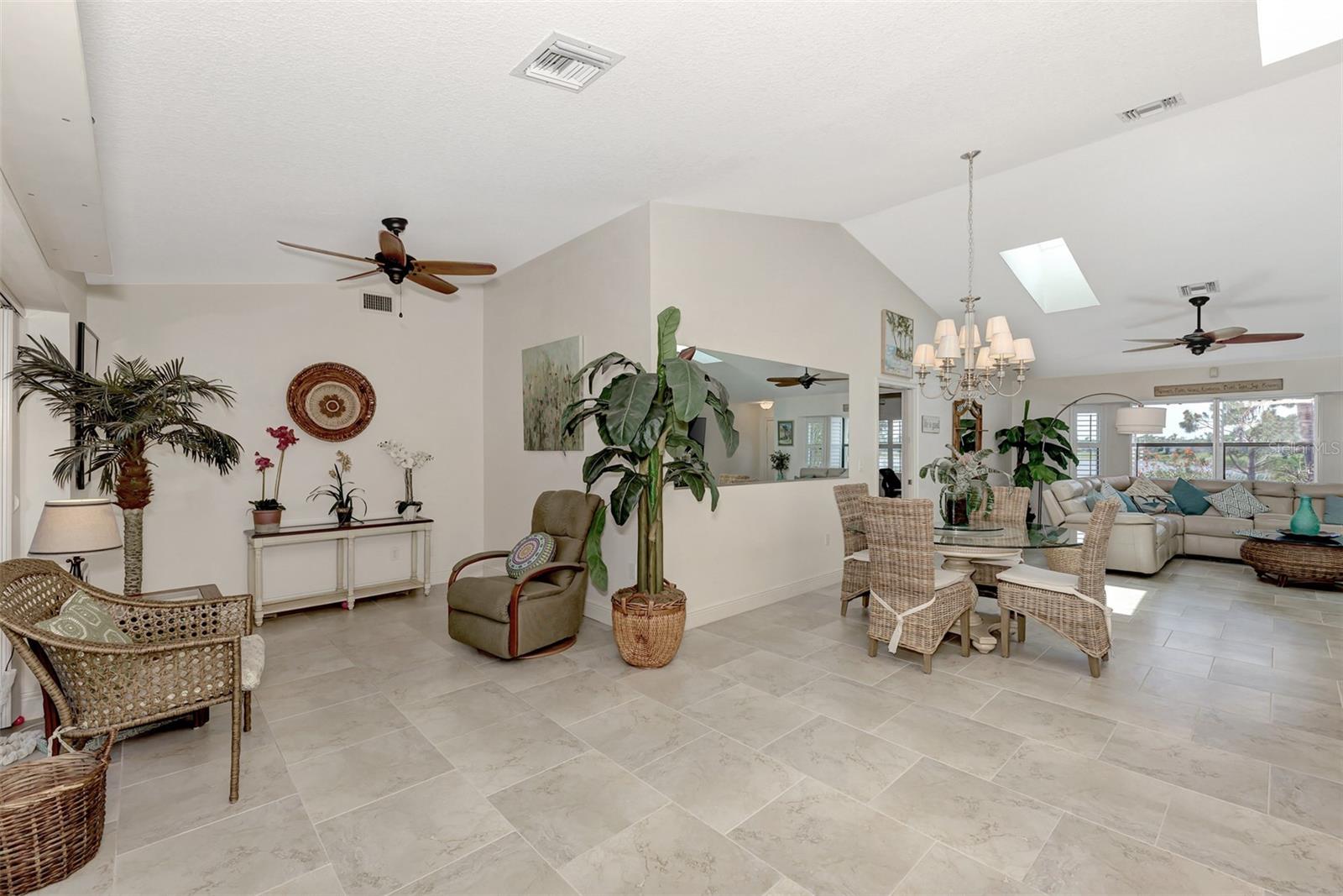 8170 CASA DE MEADOWS DR, ENGLEWOOD, FL — photo 22