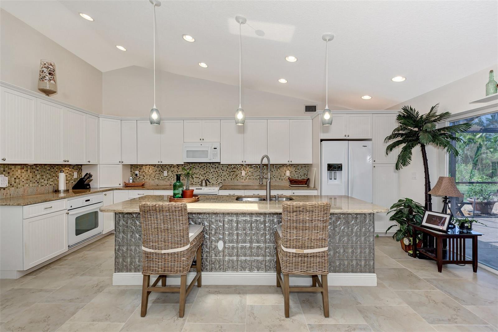 8170 CASA DE MEADOWS DR, ENGLEWOOD, FL — photo 24
