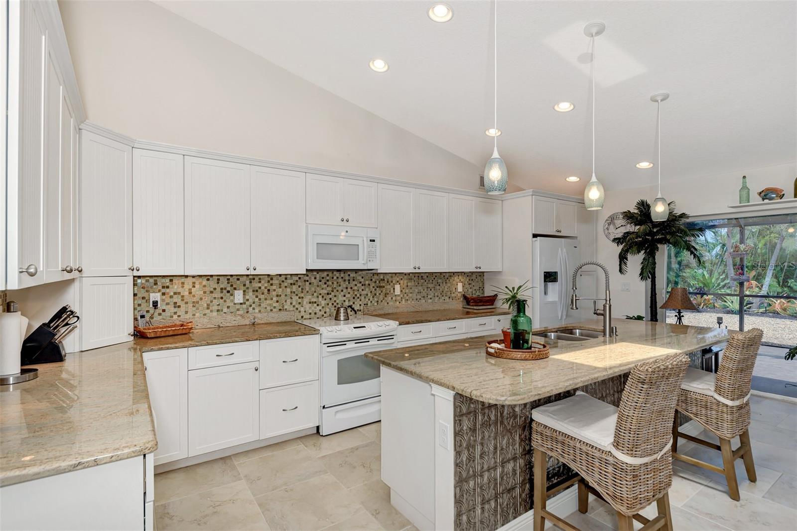 8170 CASA DE MEADOWS DR, ENGLEWOOD, FL — photo 25