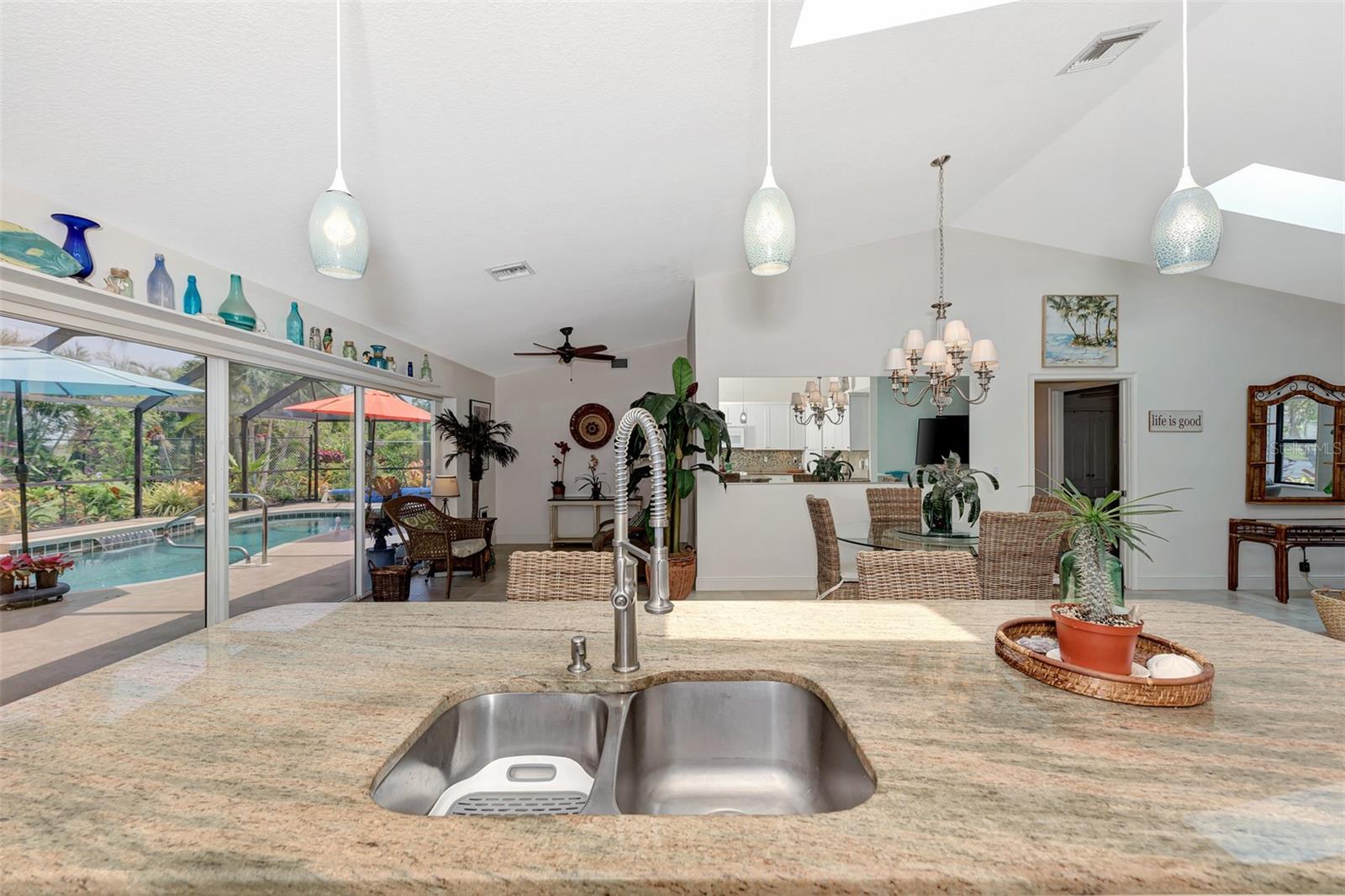 8170 CASA DE MEADOWS DR, ENGLEWOOD, FL — photo 28