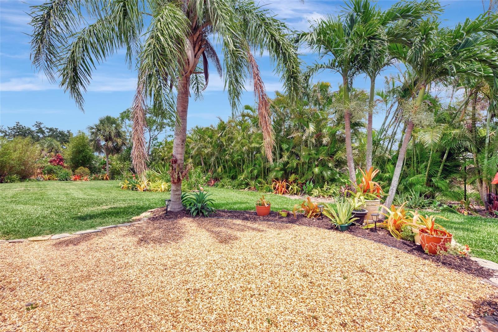 8170 CASA DE MEADOWS DR, ENGLEWOOD, FL — photo 40