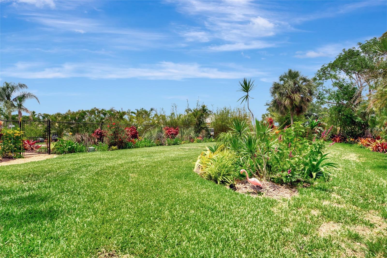 8170 CASA DE MEADOWS DR, ENGLEWOOD, FL — photo 42