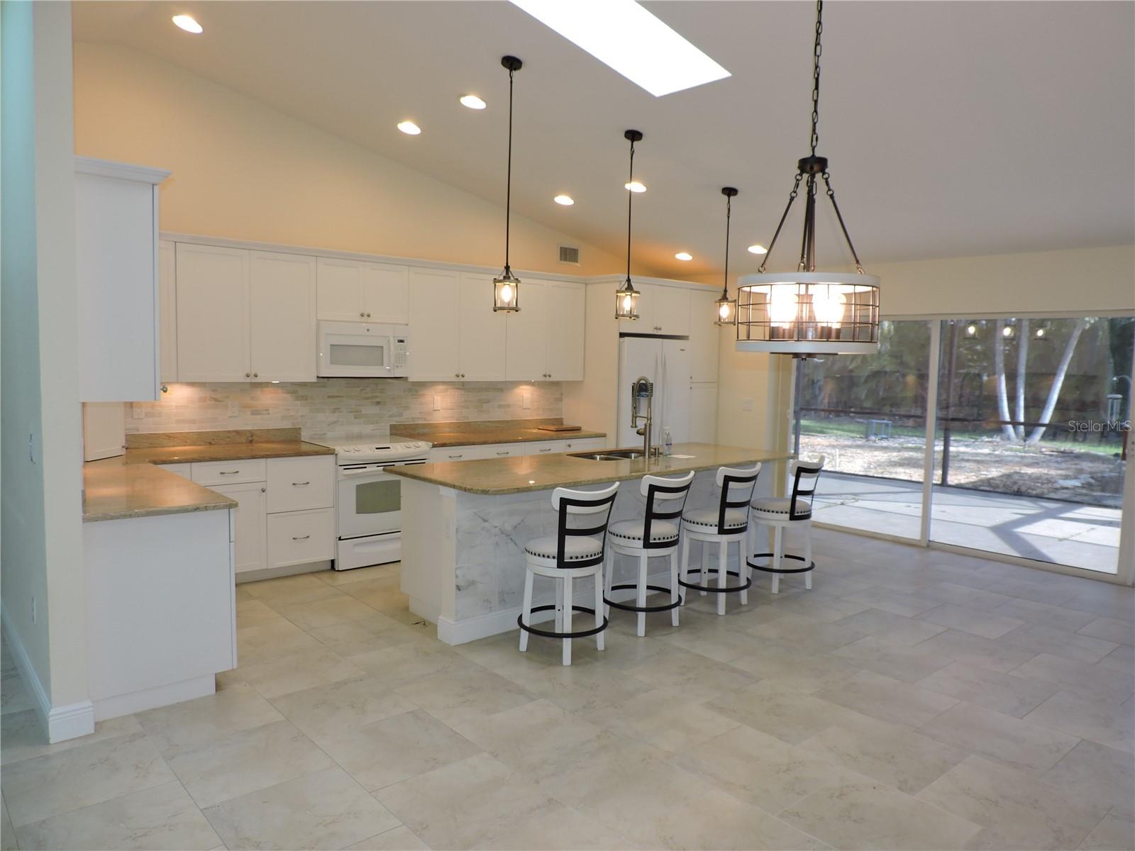 8170 CASA DE MEADOWS DR, ENGLEWOOD, FL — photo 44