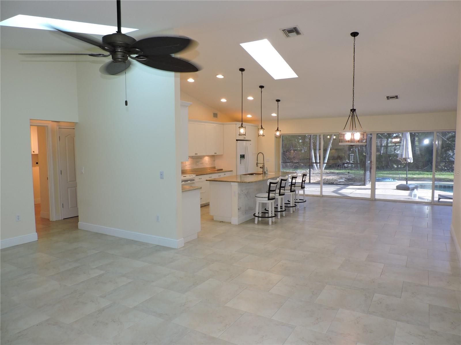 8170 CASA DE MEADOWS DR, ENGLEWOOD, FL — photo 45