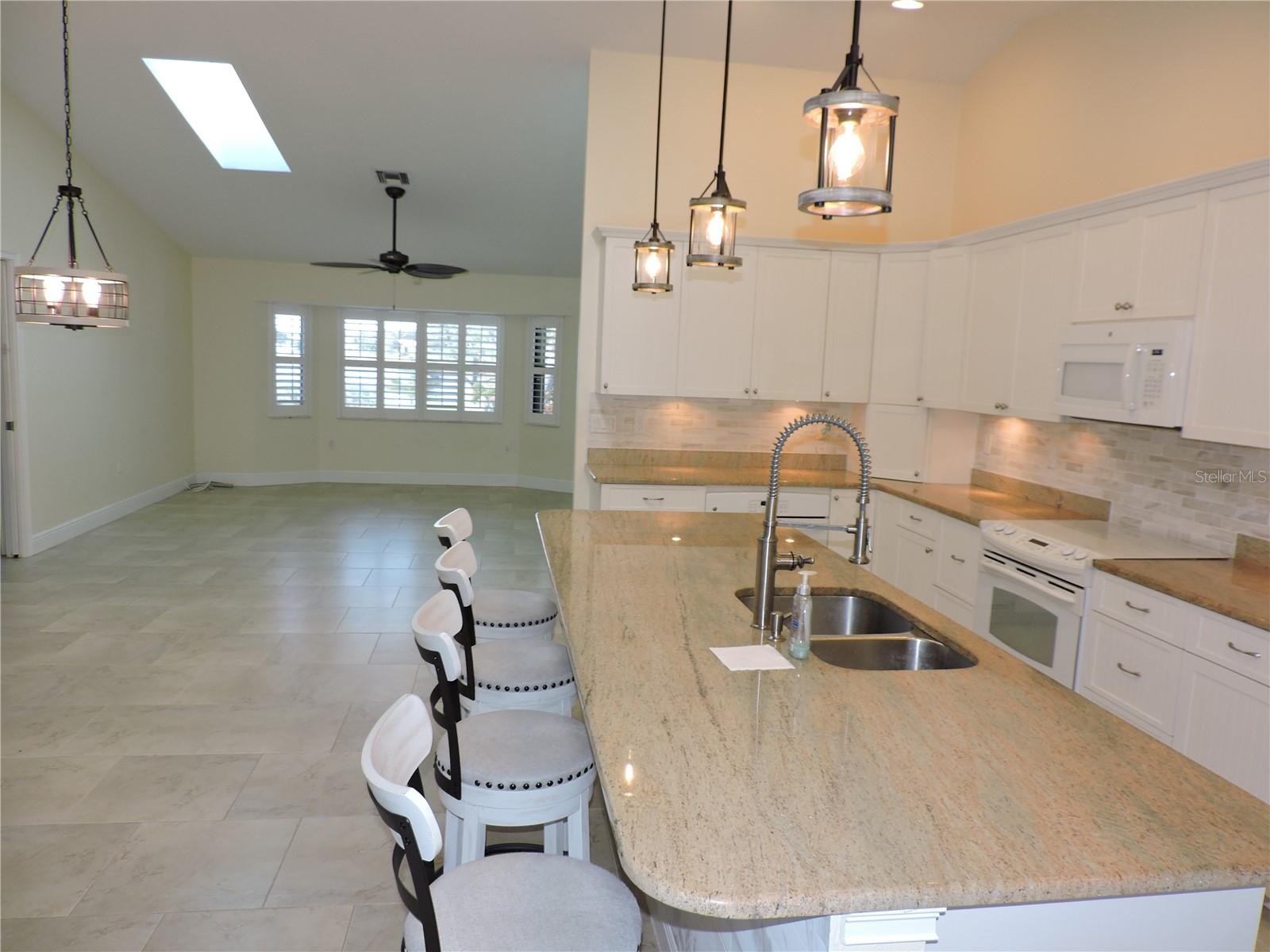 8170 CASA DE MEADOWS DR, ENGLEWOOD, FL — photo 54