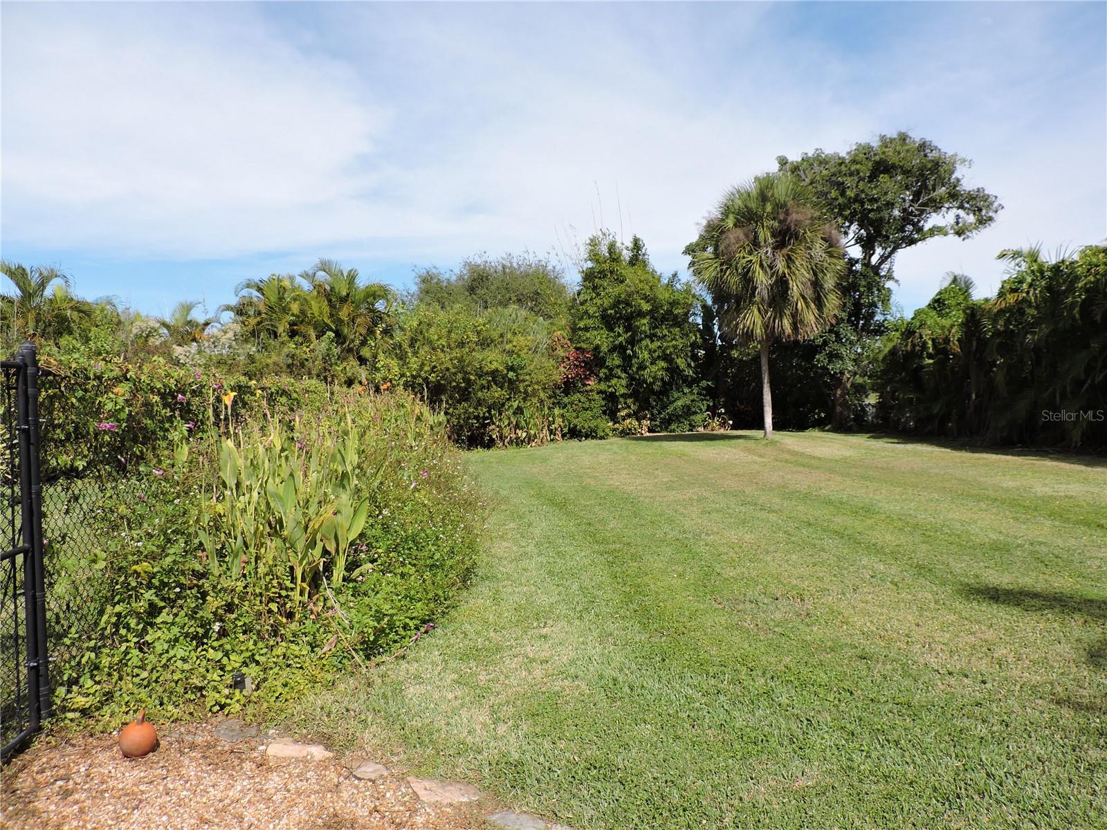 8170 CASA DE MEADOWS DR, ENGLEWOOD, FL — photo 59