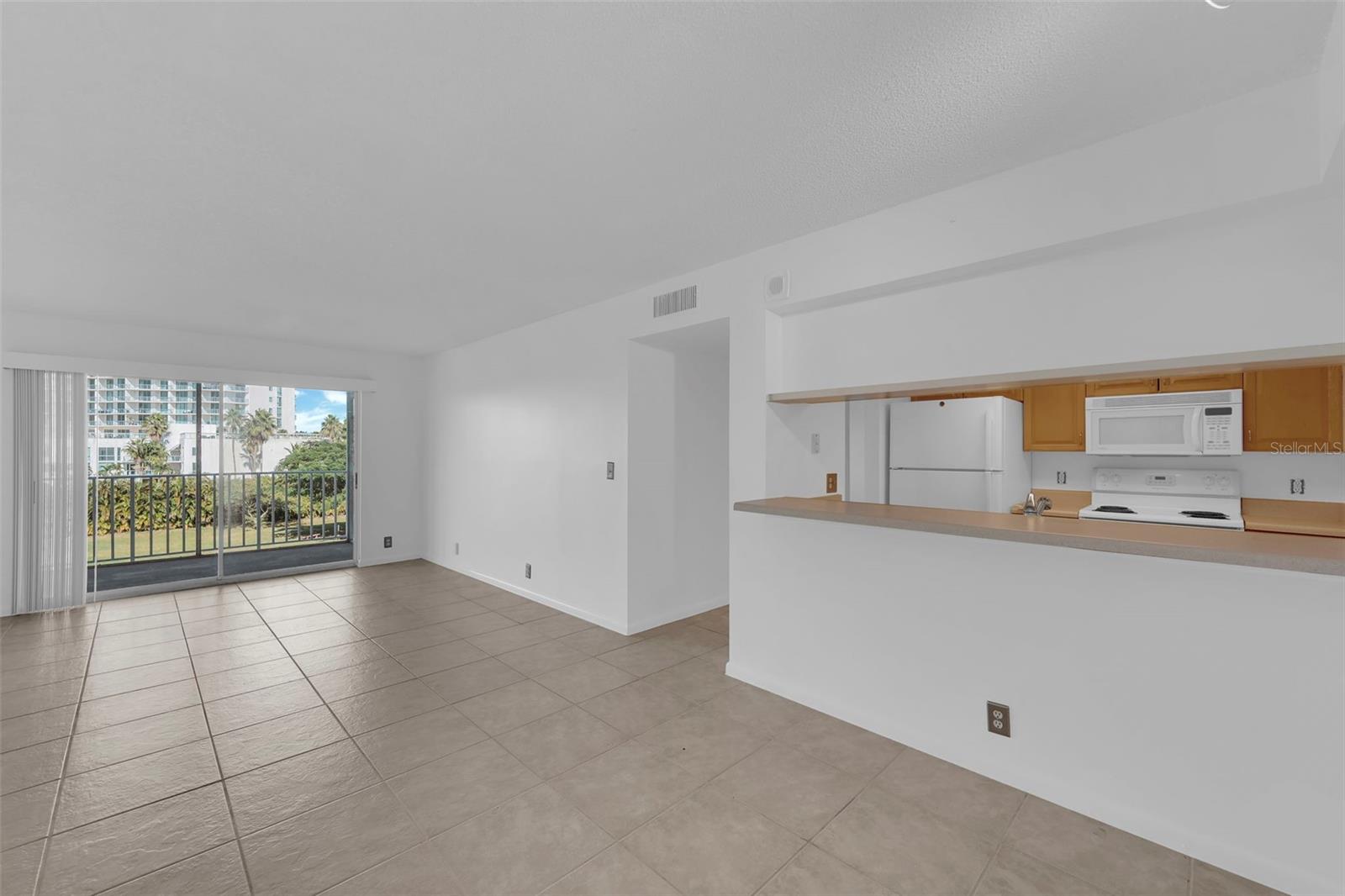 2875 PALM BEACH BLVD #205, FORT MYERS, FL — photo 4