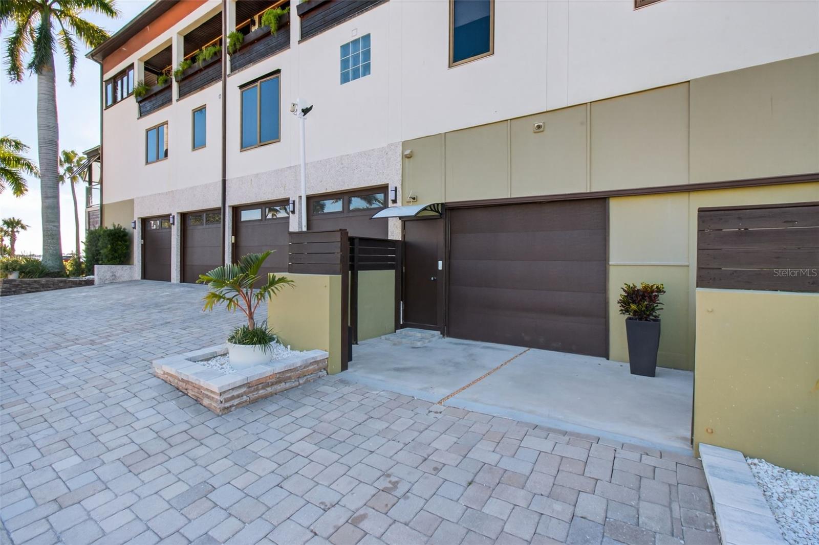 5659 SHORE BLVD S, GULFPORT, FL — photo 9