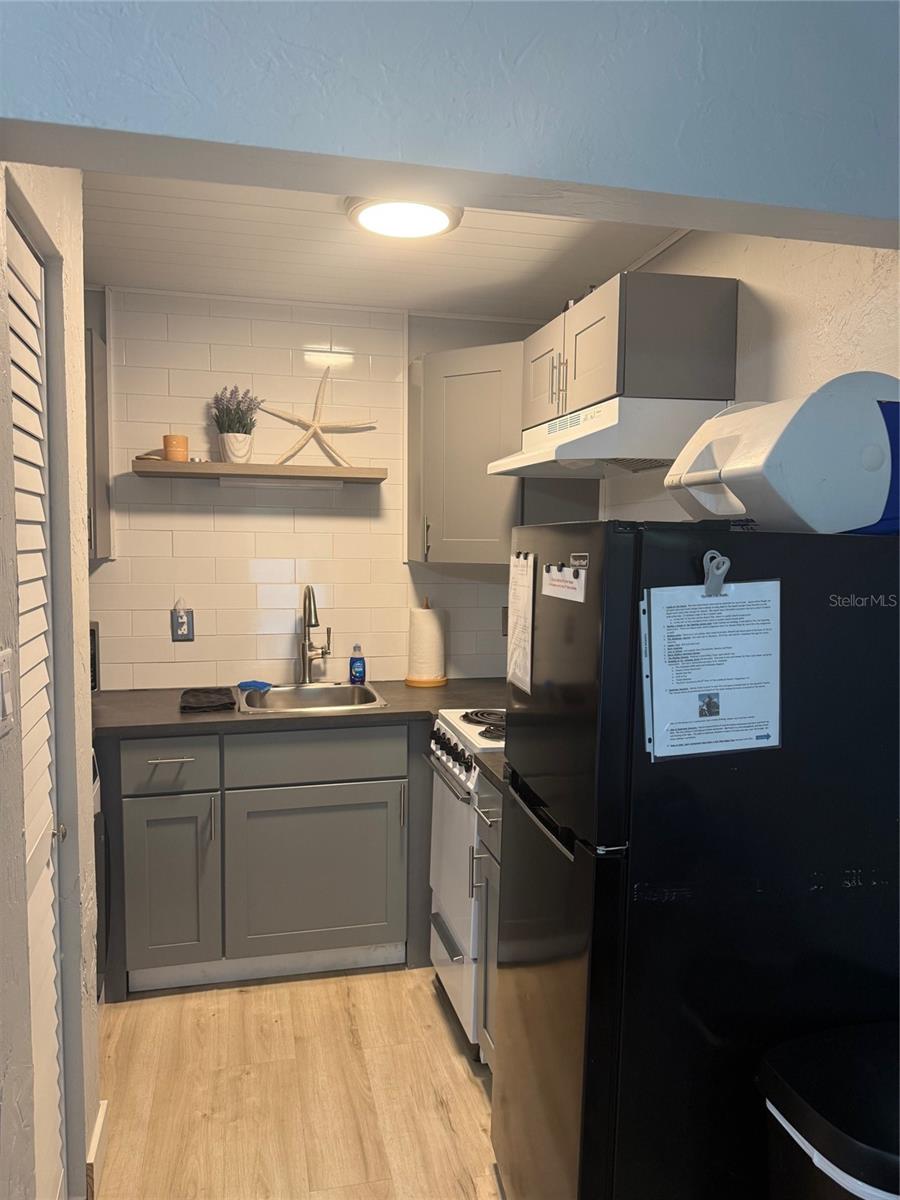 170 ROOSEVELT DR #10, SARASOTA, FL — photo 8